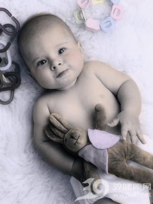 不能只用米粉喂養嬰兒