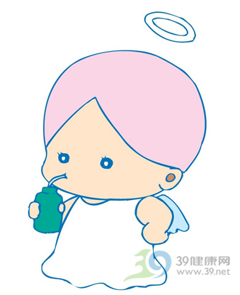 給寶寶喝飲料 媽媽悠著點(diǎn)