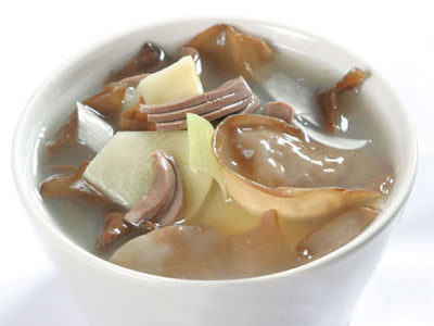 產后調養靚湯：腰花木耳湯
